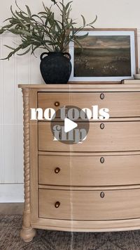 molly harris | diy furniture flips on Instagram: "*edit I meant to say turbo tan and not turbo taupe 🙂 If I was just starting out today with no tools + no garage, THIS is how I would flip every single piece. The ‘pottery barn’ finish sells fast & for top $$$. I bought this piece for $50 and will list it at $425💰   Here’s how I did it:  + scuff sand with 150 grit + vacuum/wipe away dust to prep for primer + apply 3 coats of Zinnser bullseye 1-2-3 primer tinted in the color turbo tan (this will give you a wood colored base) and sand lightly with 320 grit before third coat. + apply two coats of my favorite pickled oak gel stain.. drag the the whisk broom across lightly to create texture & grain. + apply one coat of the minwax aged oak gel stain and wipe away with paper towels.. making sure