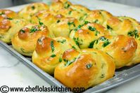 How To Make Garlic Bread (Garlic Knots)