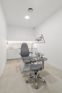 Image 12 of 15 of PODIATRY AND PHYSIOTHERAPY CLINIC DESIGN | Alem arquitectura | Photograph by David Ballester