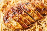 This balsamic chicken crockpot recipe is as delicious as it is easy. You’ll enjoy a healthy and delicious dinner in just a few steps.