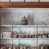 Sarah Robertson on Instagram: "How many of you have found inspiration in this butlers pantry by @artichoke_ltd …I could spend all day on their feed and website and never run out of “wow” moments!  Here are 3 things I wanna make sure you notice here:

—drawer configuration. Note how the drawers stagger, like a running bond pattern…

—thin brass supports—delicate detail, with thinner shelves than you’d typically see

—millwork detail at sink front—sweet little details like these make all the difference in custom cabinetry. 

What else have you spotted?  Sometimes we are inspired by things but we don’t know why. What do you think takes this pantry to the next level?

Design and cabinetry by @artichoke_ltd 
#inspirationtuesday"