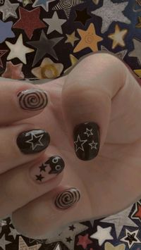 . . . . . . . . . . . . . . #nailart  #nailartideas #nailsgrunge #art #cat #blackcat #grunge #stars #spiral #alternative #cute