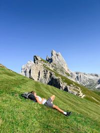 #eluakids #italy #italia #dolomites #seceda #rutas #hiking #hike #gorpcore #mountains #nature #naturaleza #summer #summervibes #photoidea #fotoidea #inspo