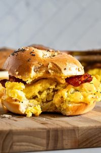 Make-Ahead Bagel Breakfast Sliders - Yummy and fully