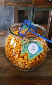 Underwater themed birthday party. Goldfish snack idea