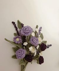 chrochet bouquet lavendel purple small roses daisy