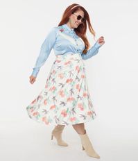 A playful plus size swing skirt in collaboration with Looney Tunes, this satin-like piece features Bugs Bunny and cactus florals cascading throughout. Outfitted with functional side zipper pockets, topped with faux zipper pockets, and a back zipper.