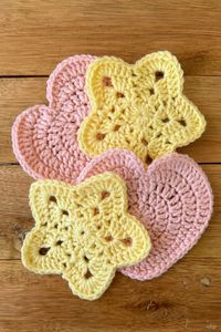 ☆ A set of 4 handmade crochet coasters made with acrylic blend yarn  ☆ Machine washable (laundry bag recommended) Line dry ⟡ star pattern from IslandStyleCrochet on Etsy ⟡ This item is final sale and will not be refundable or exchangeable