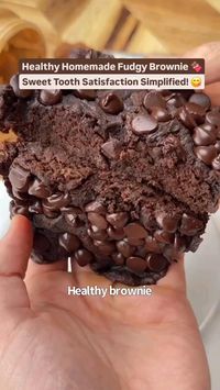 Healthy Homemade Fudgy Brownie 🍌🍫 Craving a sweet treat that's quick, easy, and keto-friendly? This fudgy brownie has got you covered! 😋  What You Need: 🍌 1 ripe banana 🍫 2.5 tbsp unsweetened cocoa powder 🥜 2.5 tbsp peanut butter 🍯 Optional: 1 tbsp sweetener 🍫 Optional: 2-3 tbsp sugar-free chocolate chips (e.g., from @lilys_sweets or @choczero)  How to Make It: 1️⃣ Preheat your oven to 350°F (175°C). 2️⃣ Mash the banana until smooth. Stir in cocoa powder, peanut butter, and sweetener until well combined. 3️⃣ Spread the mixture onto greased parchment paper in a small baking dish. Top with chocolate chips. 4️⃣ Bake for 20-30 minutes. Allow to cool, then dig in and enjoy!  ⭐ Pro Tip: Want more to share? Double or triple the ingredients and bake in a larger dish for extra servings!