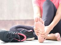 6 Daily Habits That Destroy Your Feet