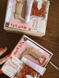 bridesmaid gift, bridesmaid proposal box ideas, ways to ask bridesmaids, bridesmaid box ideas