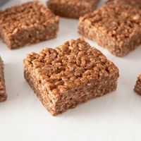 With just 5 ingredients you can make a 9x13 pan of chewy, chocolatey-caramel, no-bake bars inspired by Little Debbie Star Crunch!