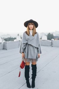 Como Usar Un Poncho: 10 Atuendos Elegantes Y Modernos Para Probar - Esmilna Castillo