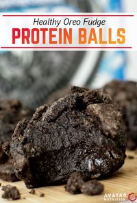 106 calories: 8P/14C/2F - Treat yourself to these decadent oreo fudge protein balls, packed with 8 grams of protein! To make this recipe gluten free, simply sub out oreos for gluten free sandwich cookies! #macros #macrofriendly #iifym #flexibledieting