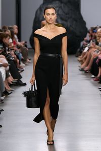 Michael Kors Collection Spring 2025 Ready-to-Wear
https://www.vogue.com/fashion-shows/spring-2025-ready-to-wear/michael-kors-collection/slideshow/collection#58