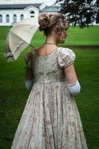 Regency-Women (1811-1820) | Richard Jenkins Photography Potrebbe essere la bionda Lady Amelia, cacciatrice di fantasmi ospite di Trerice Manor in La dama in grigio.