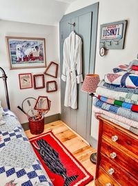 12 Cottage Vintage Guest Bedroom Ideas | Dabbling & Decorating