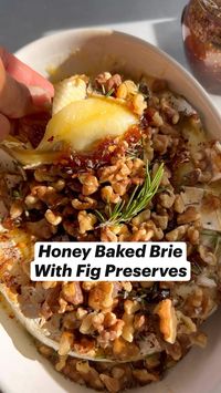 20min · 5 servings     Full recipe on blog copy link below ⬇️   • https://www.kayscleaneats.com/appetizer/honey-baked-brie-with-fig-preserves/