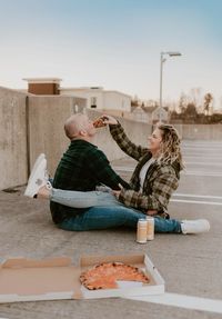 Eating pizza on a rooftop during a couples photography session. New York Engagement Photographer, Hudson Valley Engagement Photographer, Engagement Photos, Engagement Inspo, Photoshoot Locations, Westchester Photographer