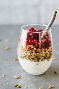 Pomegranate Breakfast Parfait! Vegetarian, gluten free, easy to make, and delicious. Recipe is on Jar Of Lemons!