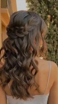 Find the perfect prom hairstyle with our trendy and chic ideas. From elegant updos to cute and easy styles, get inspired with our comprehensive guide to achieve a beautiful look for your big night.#fashion #aesthetic #hair #hairstyles #hairgoals #prom #promhairstyle #hairstyleinspiration #hairstylesforthinhair #haircolor #haircut