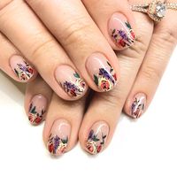 Spring floral nail art! This manicure screams spring time and if you want the tutorial for this nail art, click through and swipe for some videos showing how easy it can be!