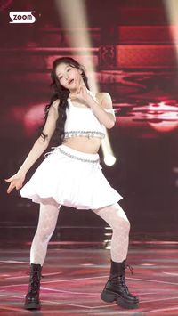 Haneul KISS OF LIFE "Midas Touch" stage outfit