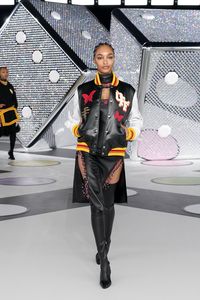 Off-White Fall 2024 Ready-to-Wear
https://www.vogue.com/fashion-shows/fall-2024-ready-to-wear/off-white/slideshow/collection#23