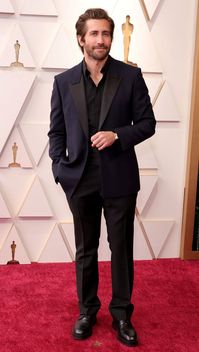 Jake Gyllenhaal en la alfombra roja #Oscars2022