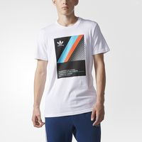 Sport-inspired street style in any language. The graphic on this men's t-shirt borrows its blocky, analogue look from the '80s. The tee is made from medium-weight jersey fabric with a multilingual adidas Originals graphic.