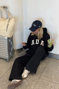 Travel comfy and with style | casual outfit, chill outfit, travel outfit, adidas samba, outfit ideas, outfit inspo, outfit inspiration, travel outfit plane, caps, vacation, adidas samba outfit, fashion, relaxed outfit, sunday outfit, minimal outfit, minimal style, casual fashion, credit: amandampn