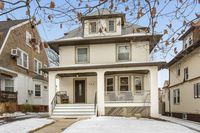 Check out this arts and crafts colonial, located in the NYC suburb of Montclair, New Jersey, close to commuting options like a midtown direct train or decamp buses. Click the link for more details on 163 Claremont Ave. #montclair #glenridgerealestate #njrealestate #njrealtor #colonial #nycsuburb #comuter #Njhomes #glenridge #bloomfield #artsandcraftscolonial #craftsman