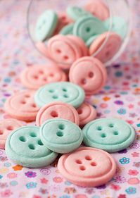 Button Cookies--perfect for baby showers or bridal showers. Are these not the cutest things ever?