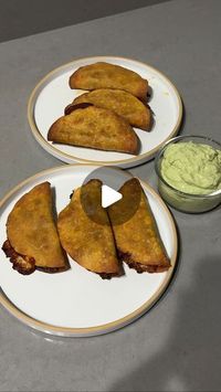 Carolina Salazar on Instagram: "a trend that is actually worth the hype…CRISPY BAKED TACOS 🌮✨

These turn out perfectly crispy and are soooo insanely delicious — I loved making them and will be coming back to this recipe over and over again!! 

It’s such a fun idea to make for dinner on a night you want to try something new and fun (and delicious!!)

HOW TO MAKE:
1. Preheat oven to 425F
2. Add olive oil and 1/2 chopped onion to a pan at medium heat, cook until fragrant
3. Add 1 pack of grass fed ground beef and break it up, then add 3 tbsp tomato paste, 1 tsp minced garlic, paprika and salt and cook well
4. Add 6 corn tortillas to a tray with parchment paper and cover both sides with olive oil spray, then add to oven for 3 min
5. Take tortillas out and add 1 layer cheese, 1 layer ground b