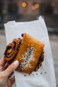 Korvapuusti (cinnamon roll) from Gateau bakery in Helsinki | What to do in Helsinki in winter by Mondomulia