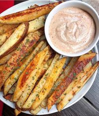 Healthy Recipes🥗🌱🍏 on Instagram: “Follow @bodysmartfitness for the best fitness, nutrition & mindset tips! . Garlic Fries + Vegan Chipotle Aioli 🍟 . Garlic Fries: 2 large…”