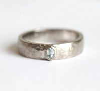 Mens hammered band with an aquamarine made in 14k or 18k gold, platinum or palladium. Simple wide man's wedding ring. Finish can be brushed or polished, hammered or smooth. Please leave us a note with the chosen finish. ★Details Measurements: 5mm wide Measurements: approx. 3x2mm Band measurements: approx. 5mm wide Material: 14k solid yellow gold, white gold, rose gold or 18k solid yellow gold, white gold, rose gold, platinum or palladium Sizes available: 3-8 (Larger and smaller sizes are availab