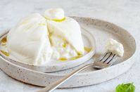 Leuk weekendklusje: zelf burrata of mozzarella maken