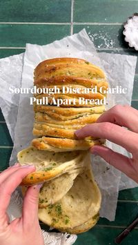 A tasty recipe for Sourdough Discard Garlic Pull Apart Bread. Fun to makd and fun to eat!   Recipe: https://www.thisjess.com/sourdough-discard-garlic-pull-apart-bread/