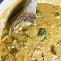 Vegan Broccoli Cheddar Soup (Panera Copycat) – Radiate Food Vibes