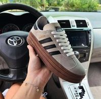 Adidas Gazelle /Premium R$139,65 no PIX 2x de R$73,50 sem juros R$142,59 no boleto (-3%) Disponível no combo de 2 pares Do 34 ao 39 Tabela de medidas nas imagens Qualquer dúvida estamos à disposição 🥰 lojaflashboot.com.br