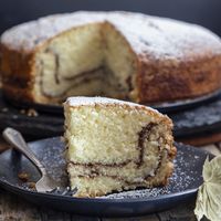 The Best Easy Cinnamon Cake