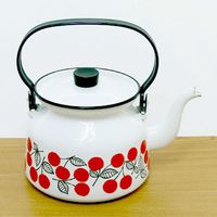 Finel Kirsikka teapot by Esteri Tomula