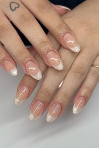 The easiest-elegant nail art look inspired by RARJSM Shell Thread Gel, perfect for summer. Take it with you to go surfing on a summer vacation!

#Pearlnails #Frenchnails #weddingnails #summernails #nailsart #holidaynail#pearlgel