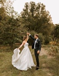 Top 10 Posing Prompts for Wedding Day Portraits