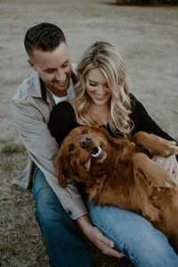 Fall couple photoshoot with golden retriever dog | midwest | Staci Brucks Photo