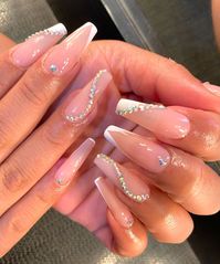 Nude & white nail design 🤍🎀