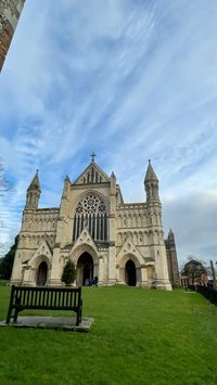 St Albans abbey view from the front. Hertfordshire walk and days out trips.