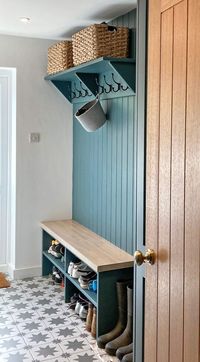 Whether you have a tiny entryway or a narrow hallway, these 17 Super Genius Mudroom Ideas That Turns Heads will help you organize and beautify your space. Creating a functional and stylish mudroom in a small space can be a challenge, but with a bit of creativity and smart design choices, you can maximize every