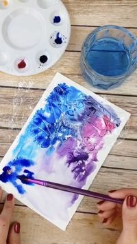 Try this easy watercolor technique for beginners! Watch the plastic wrap, salt, and watercolor play! #watercolor #learntopaint #paintingforkids